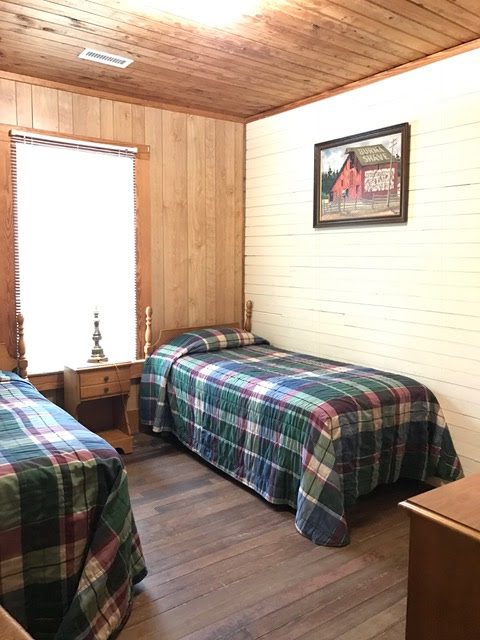 Hickory Lodge Room